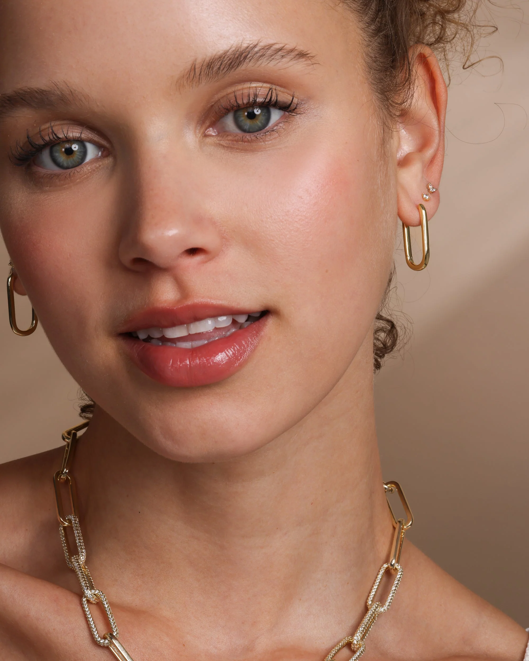 Carrie Chain Huggies - Gold - Image 2